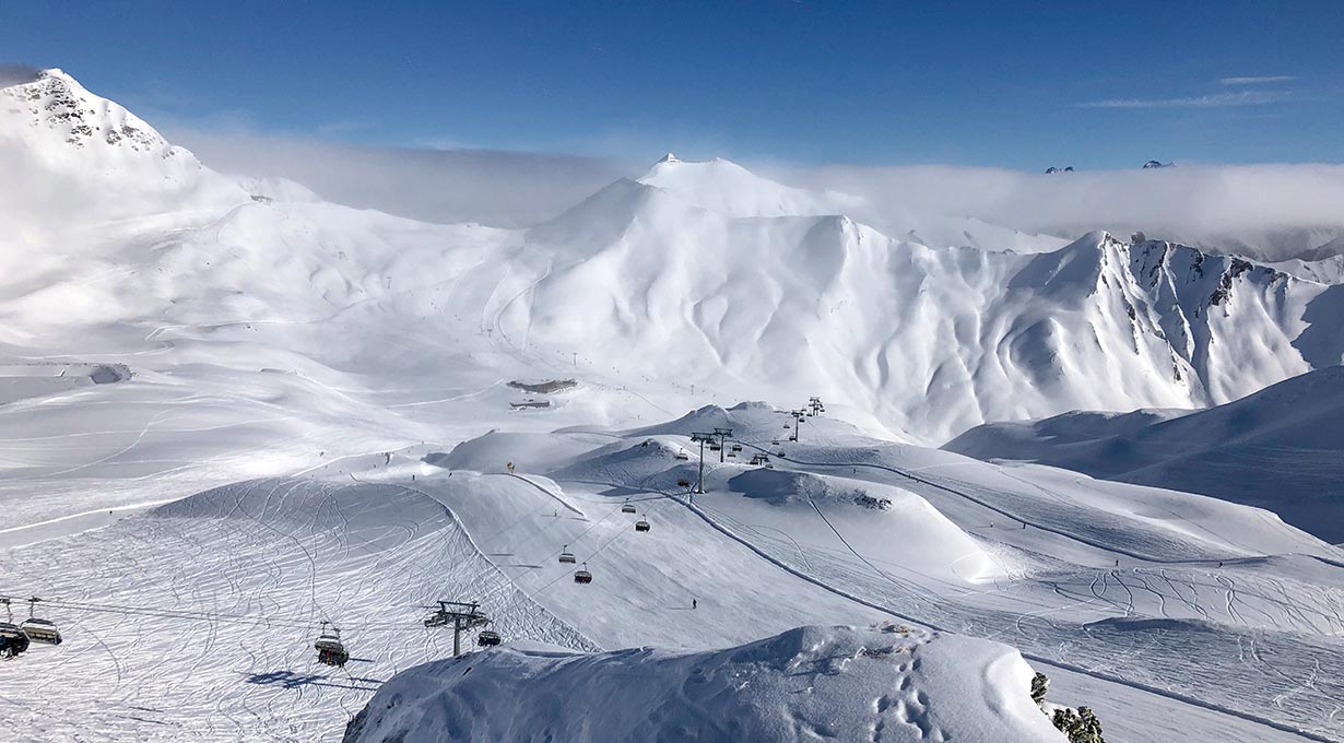 オーストリアのオーバーインタールにある3つの広大なスキーエリア